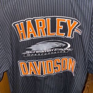 Men’s short sleeve Harley Davidson shirt.